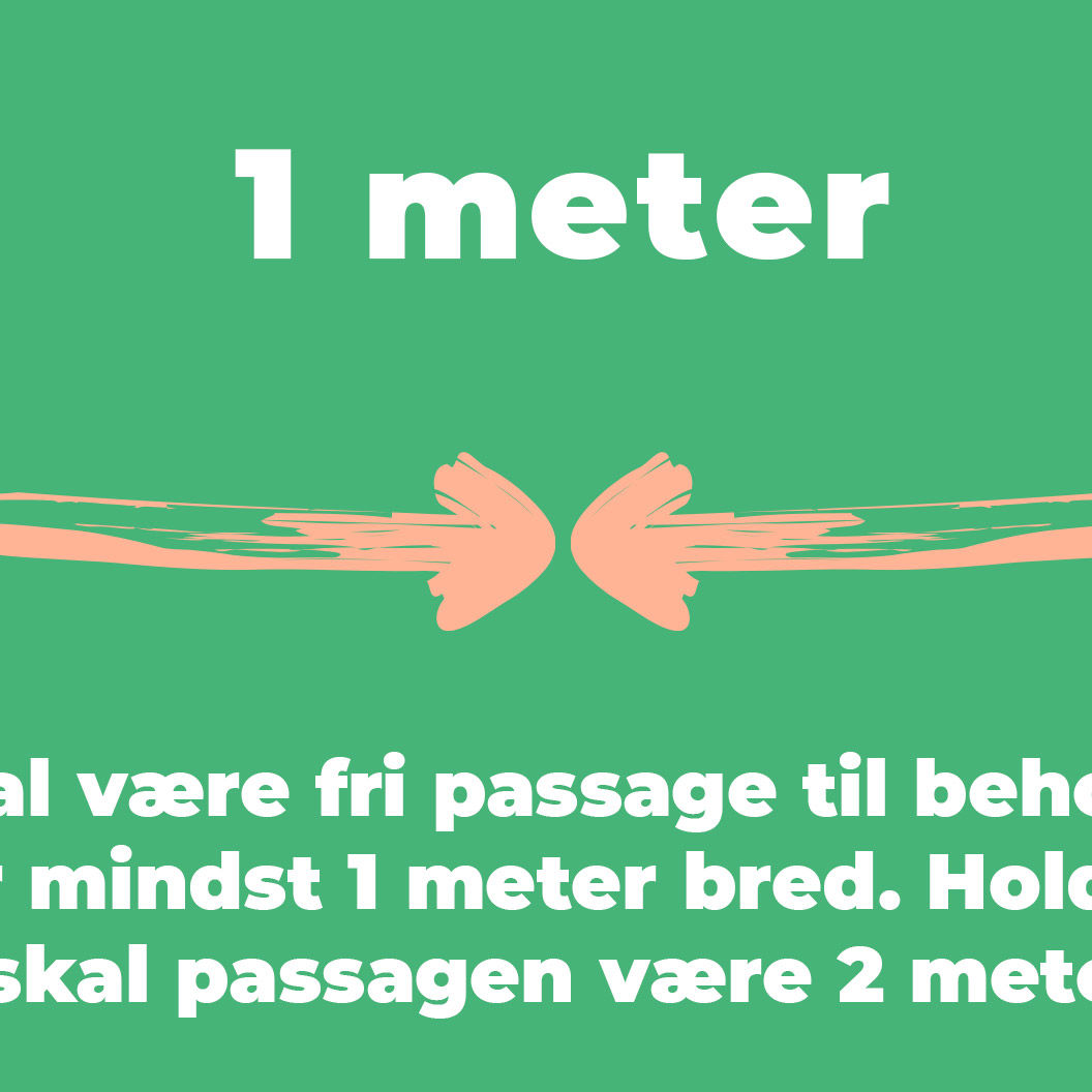 Der skal være fri passage til beholderne, der er mindst 1 meter bred. Holder der biler, skal passagen være 2 meter bred.