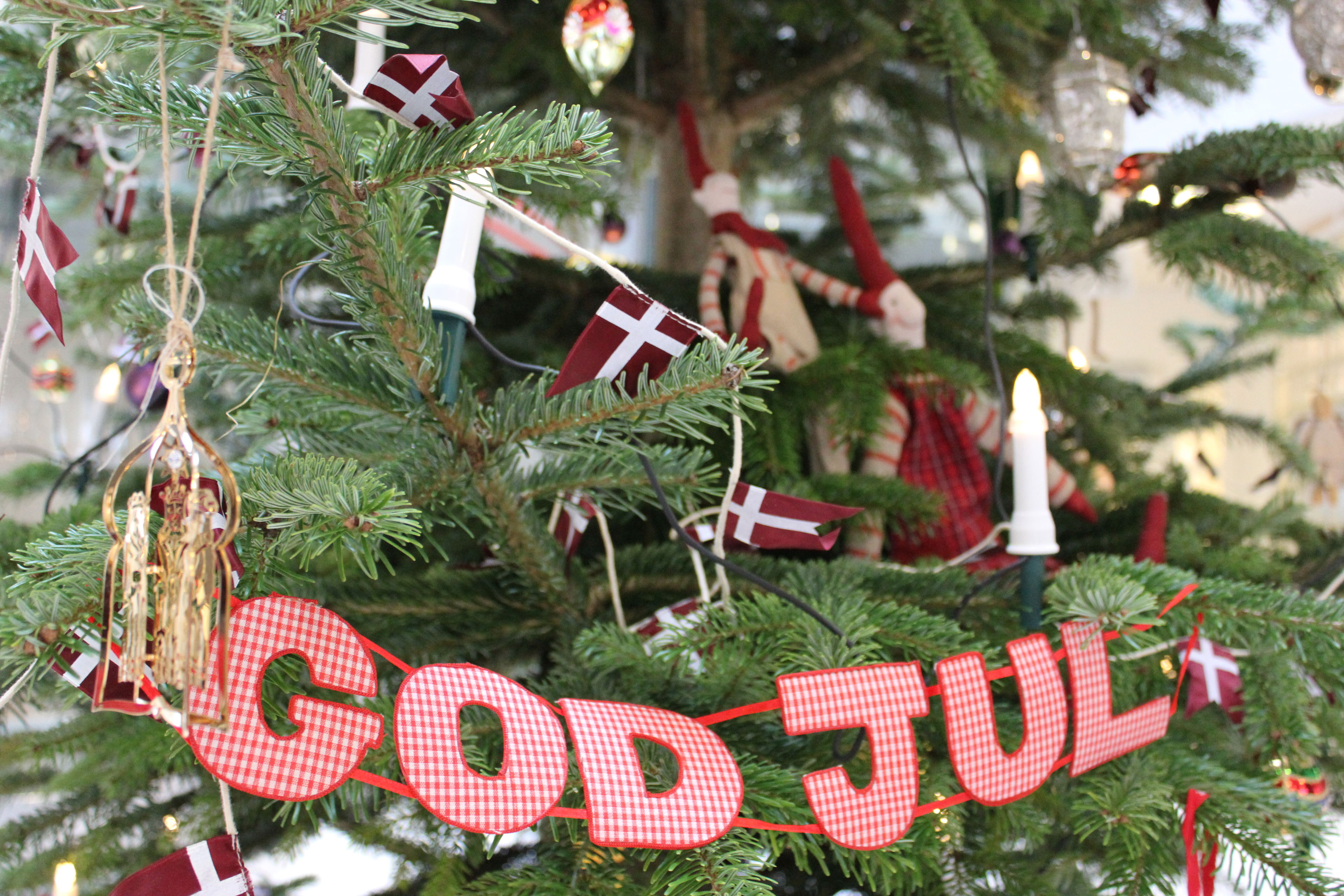 Juletræ med pynt