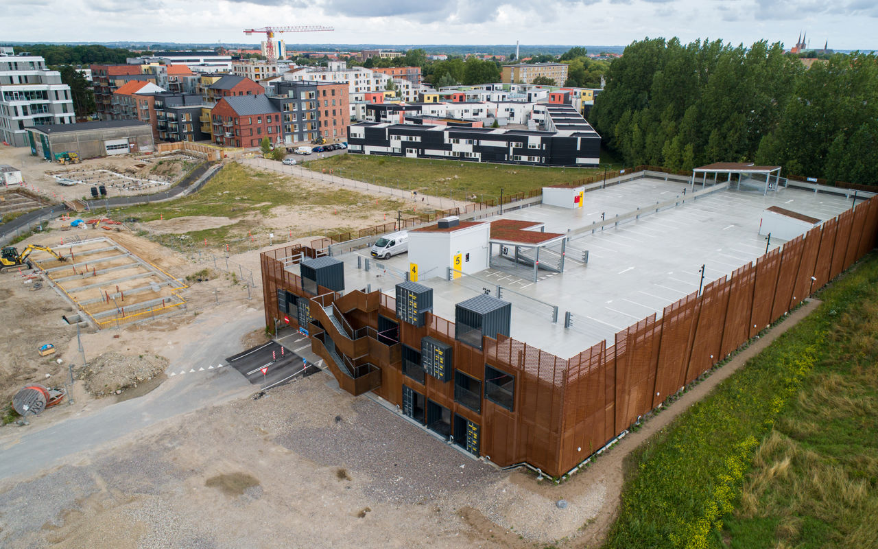 Musicon-kvateret Indfaldet med bydelens første parkeringshus i forgrunden