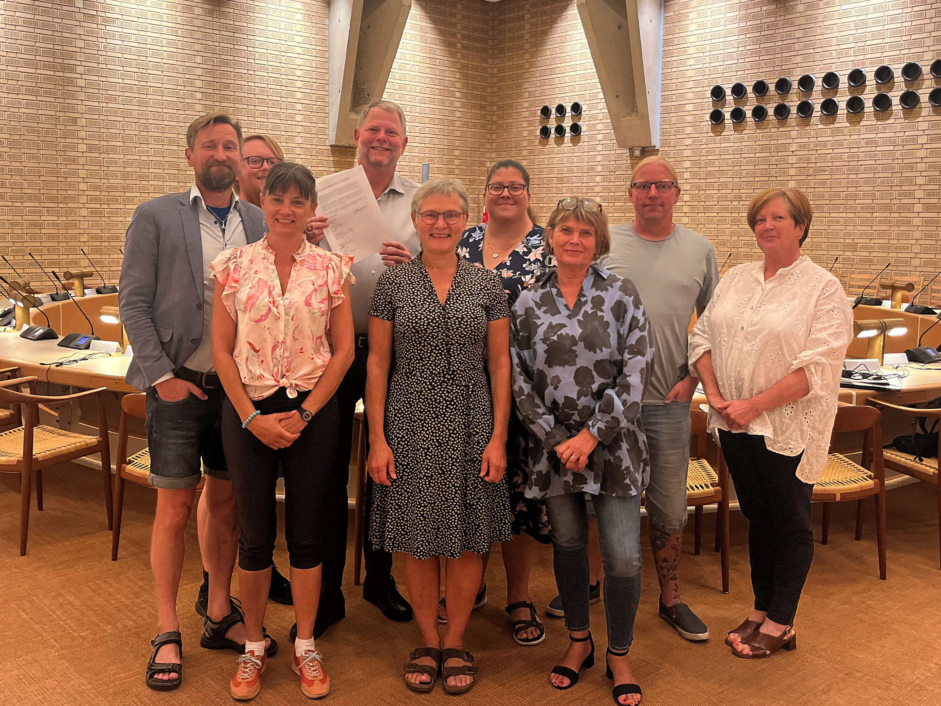 Foto af forligsparterne bag budgetforlig 2023