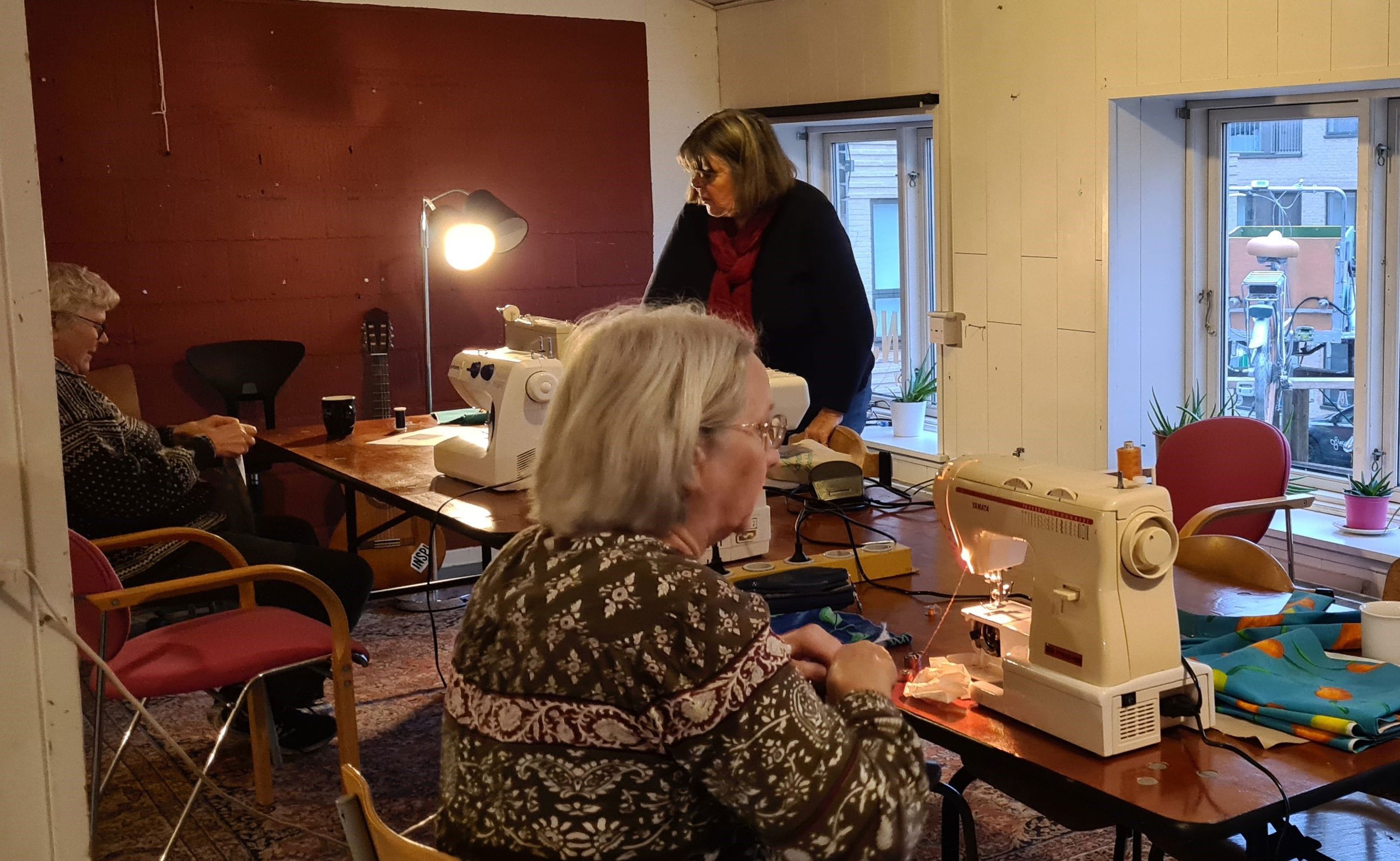 Tre deltagere på syværkstedet